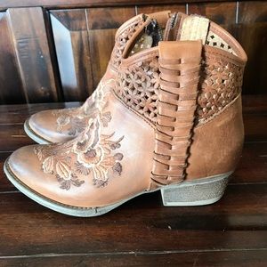 Corral Women's Floral Embroidered Booties